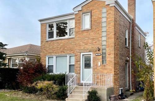 Budlong Woods Apartment | Luxury chicago suite