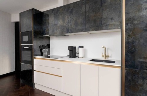 West End Apartment | Luxury City Centre Oasis ~ Lux Spa Bath ~ Romantic