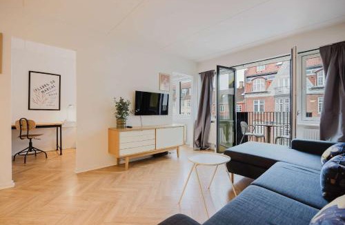 Copenhagen City Centre Apartment | Luxury City Stay Cozy Apartment with Sunny Balcony
