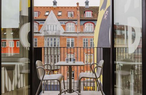 Copenhagen City Centre Apartment | Luxury City Stay Cozy Apartment with Sunny Balcony