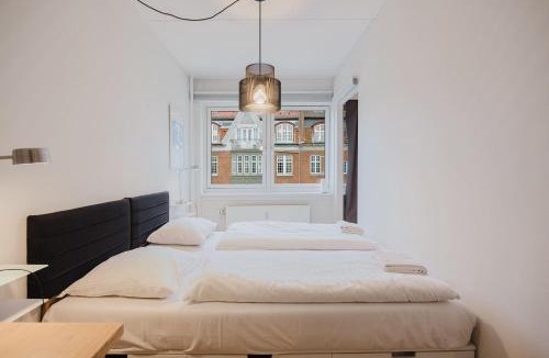 Copenhagen City Centre Apartment | Luxury City Stay Cozy Apartment with Sunny Balcony