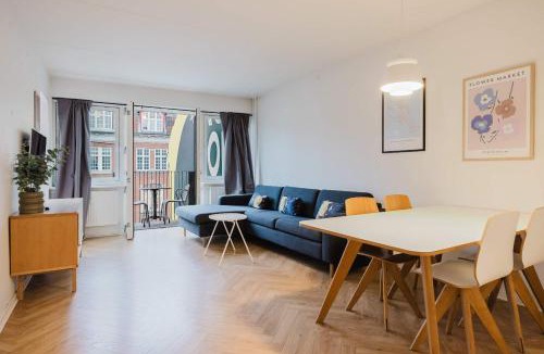 Copenhagen City Centre Apartment | Luxury City Stay Cozy Apartment with Sunny Balcony