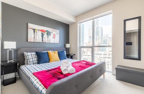 Toronto Entertainment District House | Luxury City View Condo Near FIFA event