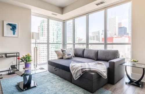 Toronto Entertainment District House | Luxury City View Condo Near FIFA event