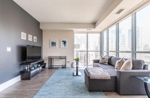 Toronto Entertainment District House | Luxury City View Condo Near FIFA event