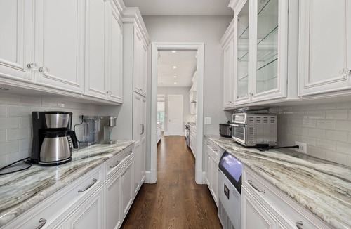 Arlington House | Luxury Clarendon House - w/8 Bedrooms, 6 Bathrooms