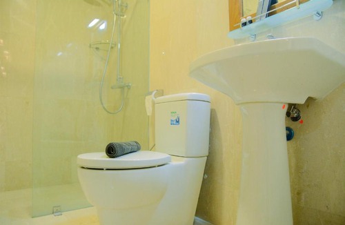 Bendungan Hilir Apartment | Luxury Classic 2BR Sudirman Suites Apartment By Travelio