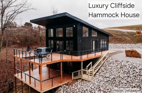 Wellington House | Luxury Cliffside Hammock House