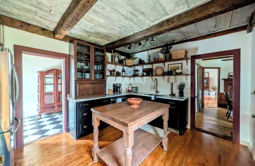 Surry House | Luxury Coastal Cottage