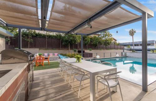 Solana Beach House | Luxury Coastal Home - Pool, Spa, AC, & Ocean Views