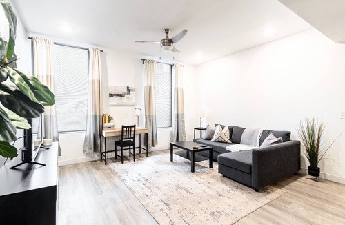 Monroe Ward Apartment | ★Luxury & Comfort steps from VCU & Convention Center!