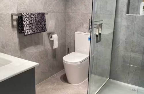 Springvale House | Luxury comfortable rooms /shared house