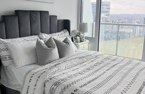 St. Lawrence Condo | Luxury Condo, 1 Queen bed, City view