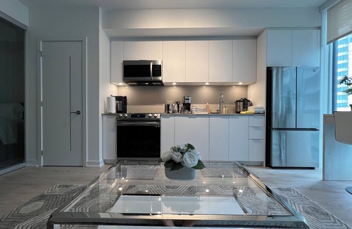 Fashion District Condo | Luxury Condo King West Entertainment District