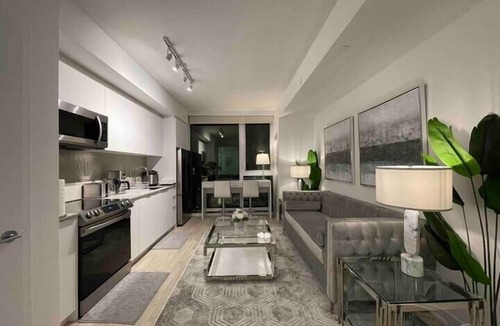 Fashion District Condo | Luxury Condo King West Entertainment District