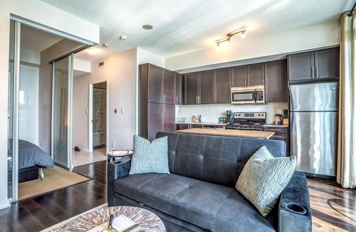 Toronto Entertainment District Apartment | Luxury Condo Living