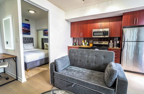 Toronto Entertainment District Apartment | Luxury Condo Living Downtown Toronto