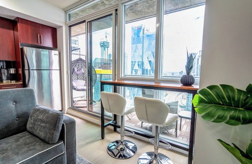 Toronto Entertainment District Apartment | Luxury Condo Living Downtown Toronto