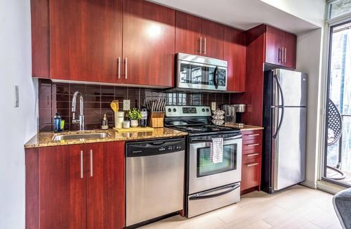 Toronto Entertainment District Apartment | Luxury Condo Living Downtown Toronto