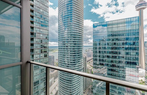Downtown Toronto Condo | Luxury Condo steps away from CN Tower and Scotiabank Arena