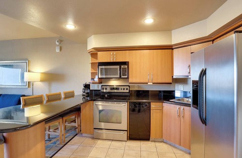 Las Vegas Condo | Luxury Condo Steps From Dining, Bars & Shows!
