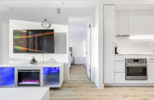 Shaughnessy Village Apartment | Luxury Condo-Tour des Canadiens- 1BR -Great View!