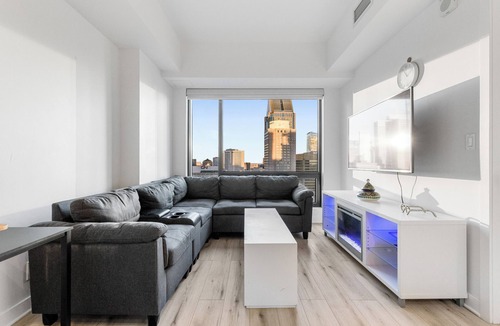 Shaughnessy Village Apartment | Luxury Condo-Tour des Canadiens- 1BR -Great View!