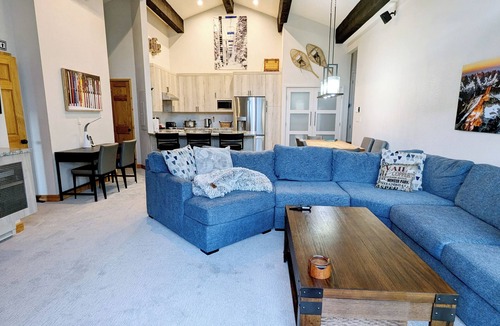 Avon Condo | Luxury Condo w/FREE WiFi, Parking, Heated Pool, Hot Tubs, Skier Shuttle