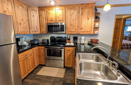 Avon Condo | Luxury Condo w/FREE WiFi, Parking, Heated Pool, Hot Tubs, Skier Shuttles
