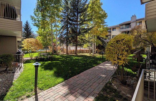 Avon Condo | Luxury Condo w/FREE WiFi, Parking, Heated Pool, Hot Tubs, Skier Shuttles