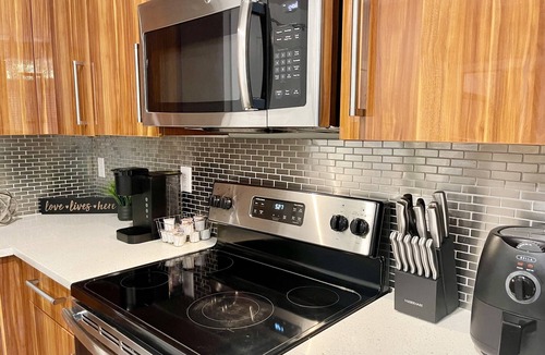 Highlands - Perkins Condo | Luxury Condo w/KING BED close to LSU, Downtown & Interstate ❤️⭐️