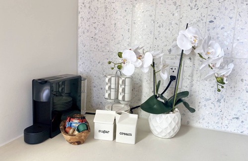 Downtown Austin Condo | Luxury Condo w/Lake View -Walk to Rainey & Lake, Pool, Gym, King Bed, Nespresso