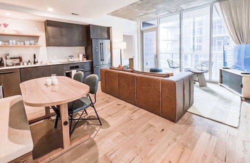 Rainey Street Historic District Condo | Luxury condo w/Rooftop Swimming Pool, Private Balcony, Rainey St