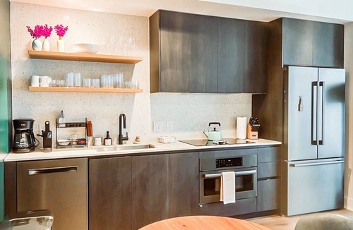 Rainey Street Historic District Condo | Luxury condo w/Rooftop Swimming Pool, Private Balcony, Rainey St