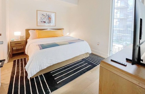 Rainey Street Historic District Condo | Luxury condo w/Rooftop Swimming Pool, Private Balcony, Rainey St