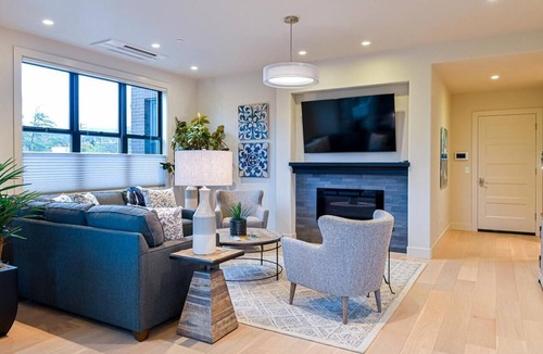 Historic Downtown District Cabin | Luxury condo with 2 bedrooms/2 bathrooms, sleeper sofa, full kitchen.