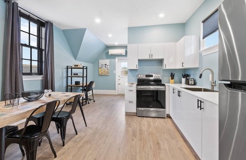 Collingwood Condo | Luxury Contemporary Condo in Downtown Collingwood (97044)