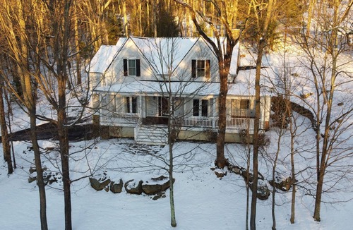 Hot Springs House | Luxury contemporary mountain farmhouse walking distance to The Homestead Resort.