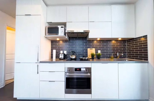 Unionville Apartment | Luxury Corner View Penthouse Downtown Markham
