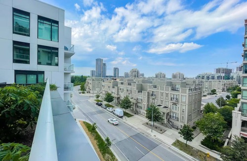 Unionville Apartment | Luxury Corner View Penthouse Downtown Markham