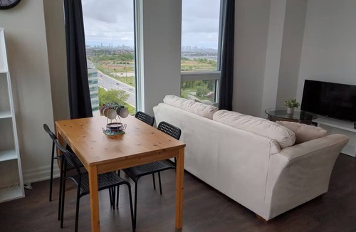 Unionville Apartment | Luxury Corner View Penthouse Downtown Markham