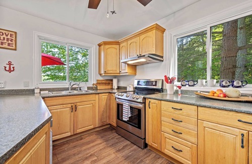 The Archipelago Cottage | Luxury Cottage Compound in Parry Sound. Deep water docking and Sandy Beachfront!