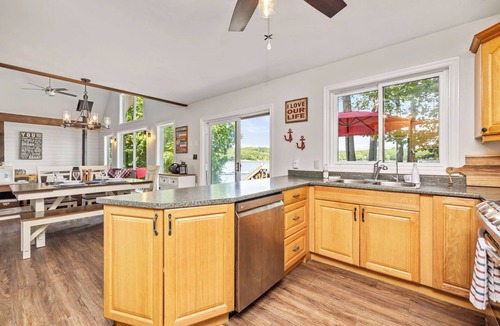 The Archipelago Cottage | Luxury Cottage Compound in Parry Sound. Deep water docking and Sandy Beachfront!