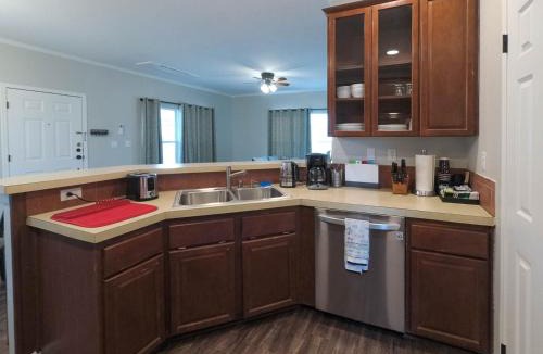 Belton House | Luxury cottage near lake Belton - WiFi A/C