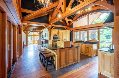 Lake of Bays House | Luxury Cottage on Private Lake