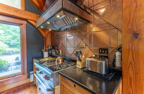 Lake of Bays House | Luxury Cottage on Private Lake