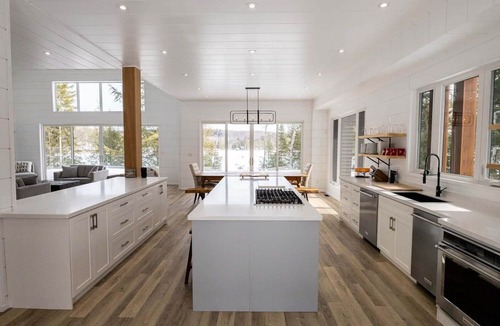 Carnarvon House | Luxury Cottage on Twelve Mile Lake