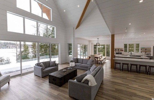 Carnarvon House | Luxury Cottage on Twelve Mile Lake