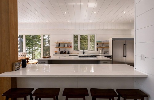 Carnarvon House | Luxury Cottage on Twelve Mile Lake