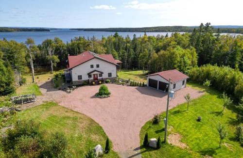 Cape Breton Island House | Luxury Cottage Overlooking Bras d'Or Lake